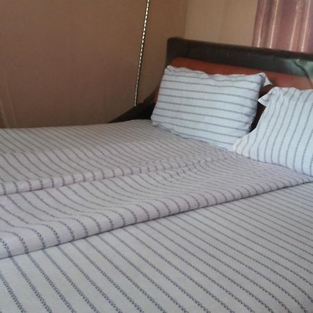 Rock Shadow Hotel Koboko Luaran gambar