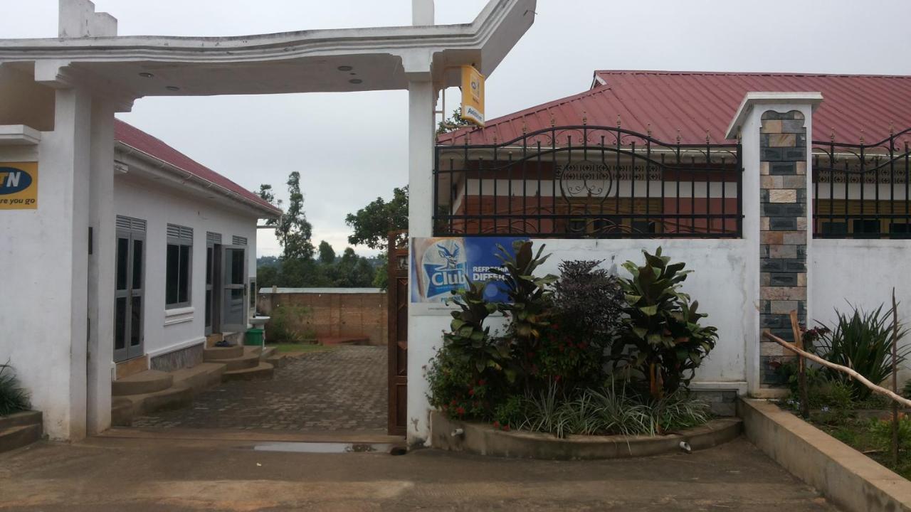 Rock Shadow Hotel Koboko Luaran gambar